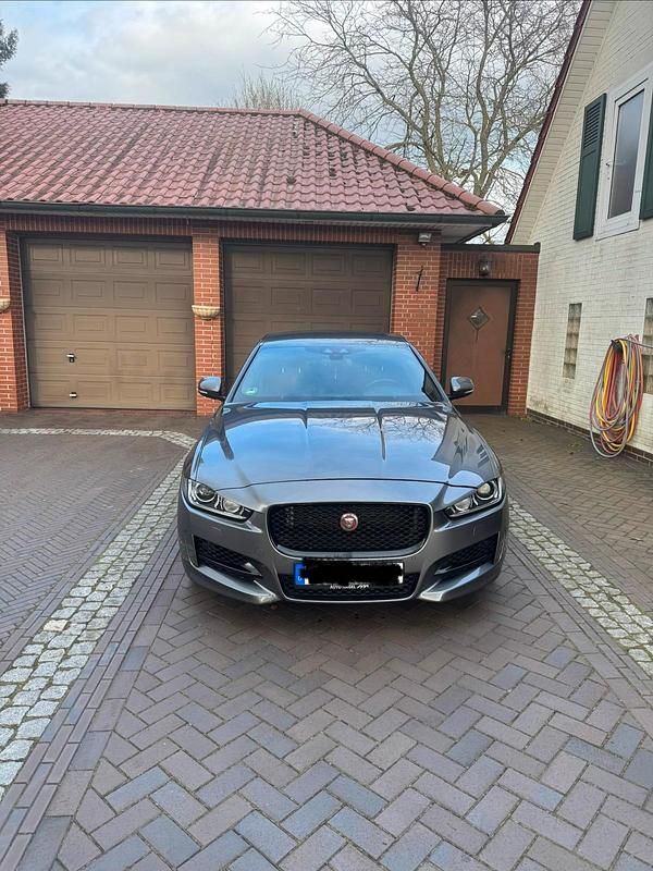 Gebraucht Jaguar XE 200 PS (147 kW) 2017 Grau Limousine