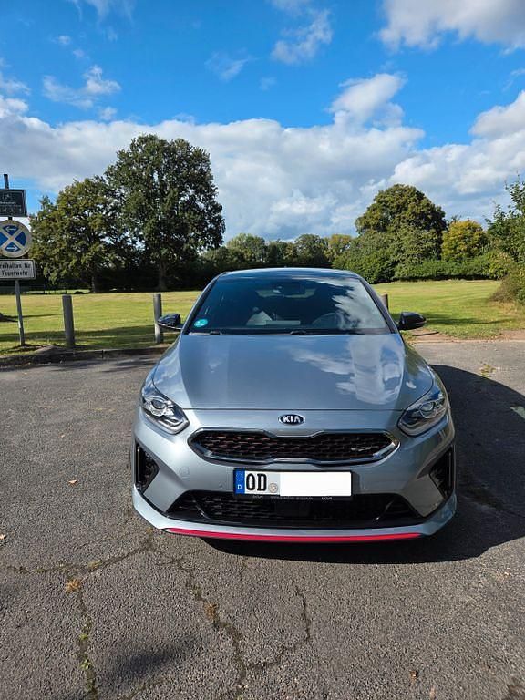 Grau Gebraucht 2021 Kia ProCeed GT Kleinwagen | 24.000 € (Guter Preis) - Bild 1/4