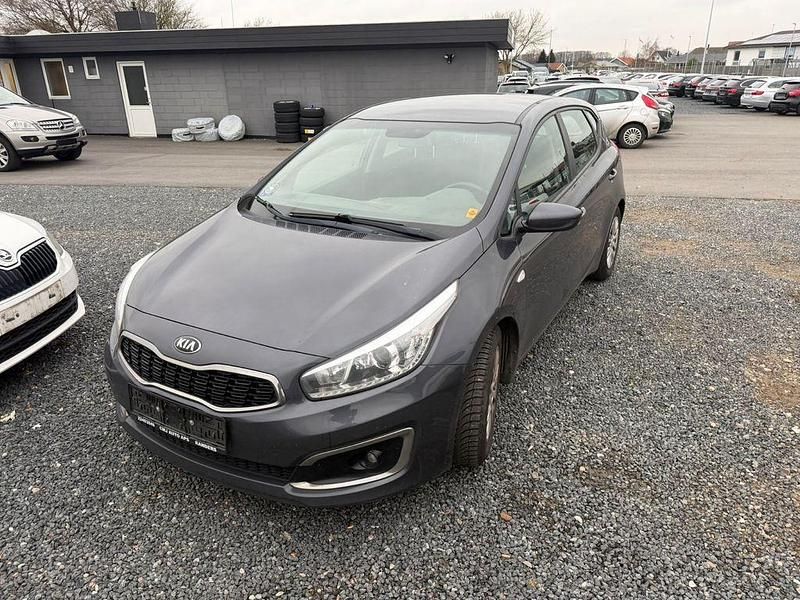 Grau Gebraucht 2016 Kia Ceed Edition 7 Kleinwagen | 4.400 € (Superpreis) - Bild 1/4