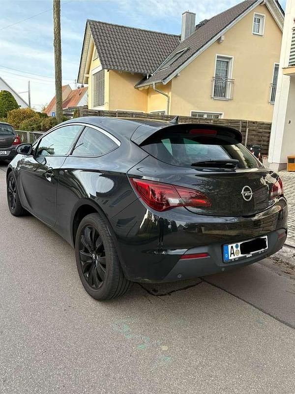Gebraucht Opel Astra GTC 136 PS (100 kW) 2014 Schwarz Limousine