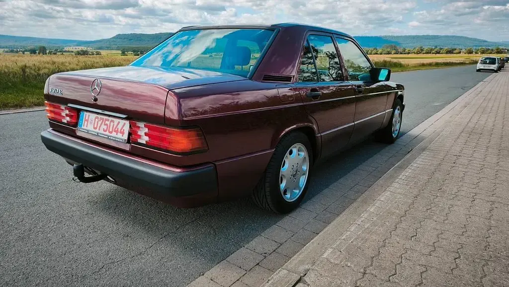 Gebraucht Mercedes 190 Avantgarde 109 PS (80 kW) 1992 Rot Limousine