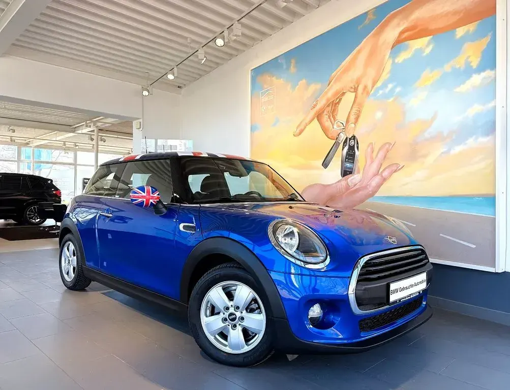 Used Mini Cooper 102 HP (75 kW) 2018 Blue Hatchback