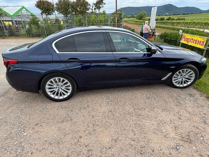 Blau Gebraucht 2022 BMW 530e Luxury Line Limousine | 37.500 € (Fairer Preis) - Bild 1/4