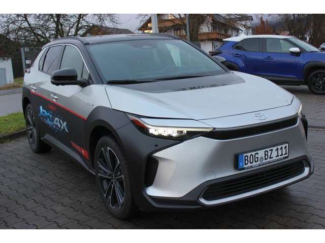 Silver / black (metallic) Gebraucht 2023 Toyota bZ4X SUV | 36.900 € (Fairer Preis) - Bild 1/4