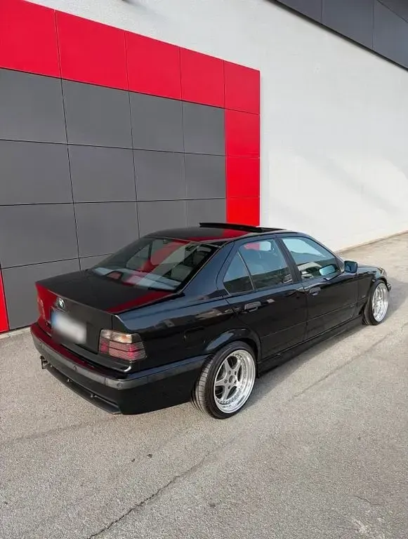 Gebraucht BMW 323 M Sport 170 PS (125 kW) 1997 Schwarz Limousine