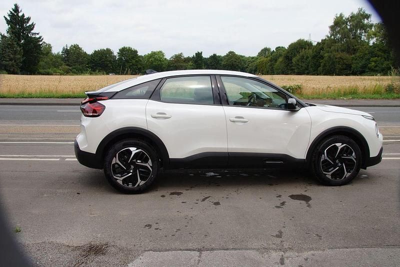 Gebraucht Citroën C4 Feel 131 PS (96 kW) 2023 Weiß Limousine