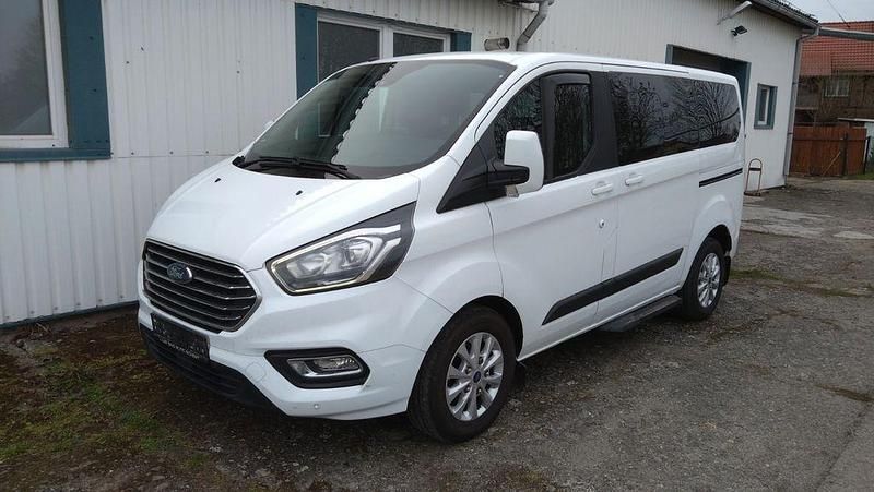 Gebraucht Ford Tourneo 131 PS (96 kW) 2019 Weiß Van / Kleinbus