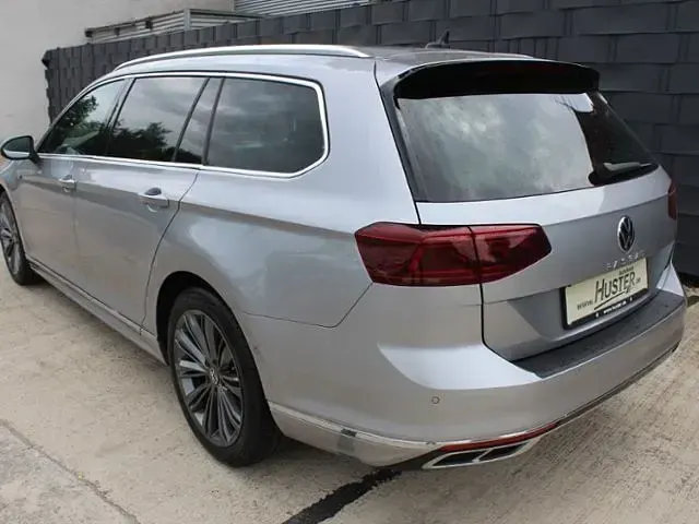 Gebraucht VW Passat Elegance 200 PS (147 kW) 2023 Pyritsilber metallic 7383 (metallic) Kombi