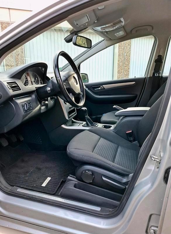 Gebraucht Mercedes B170 116 PS (85 kW) 2009 Silber Van / Kleinbus