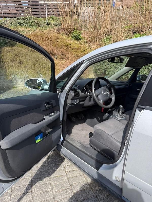 Second-hand Audi A2 75 CP (55 kW) 2004 Argintiu Hatchback