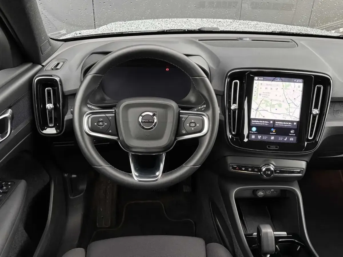Gebraucht Volvo XC40 Plus 185 kW (252 PS) 2023 Schwarz (onyx black / metallic) SUV
