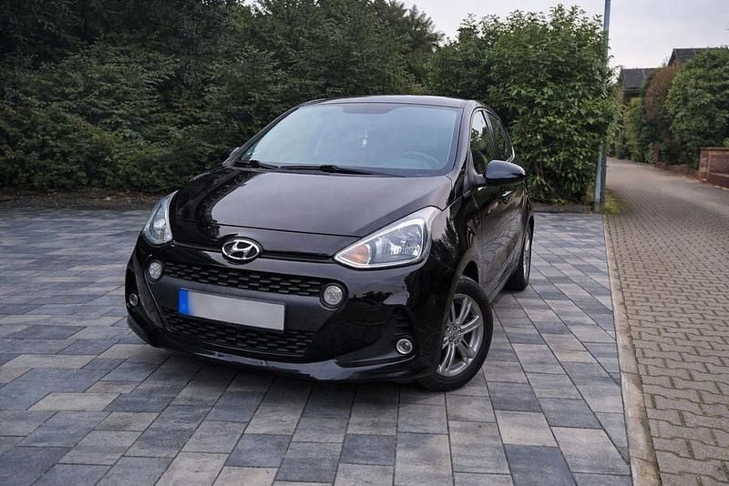 Schwarz Gebraucht 2017 Hyundai i10 Kleinwagen | 8.990 € (Fairer Preis) - Bild 1/4