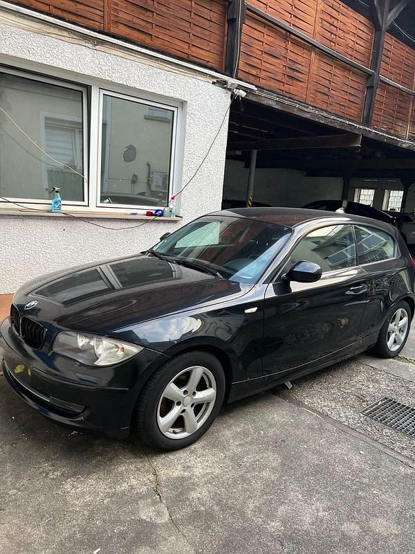 Schwarz Gebraucht 2010 BMW 116 Kleinwagen | 1.500 € (Superpreis) - Bild 1/4