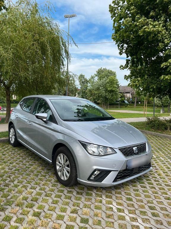 Silber Gebraucht 2021 Seat Ibiza Business Limousine | 13.700 € (Superpreis) - Bild 1/4