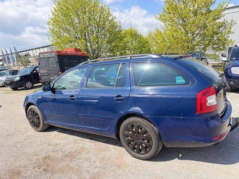 Gebraucht Skoda Octavia 105 PS (77 kW) 2011 Blau Kombi