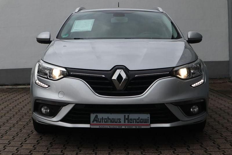 Grau Gebraucht 2017 Renault Mégane IV Experience Limousine | 8.990 € (Guter Preis) - Bild 1/4