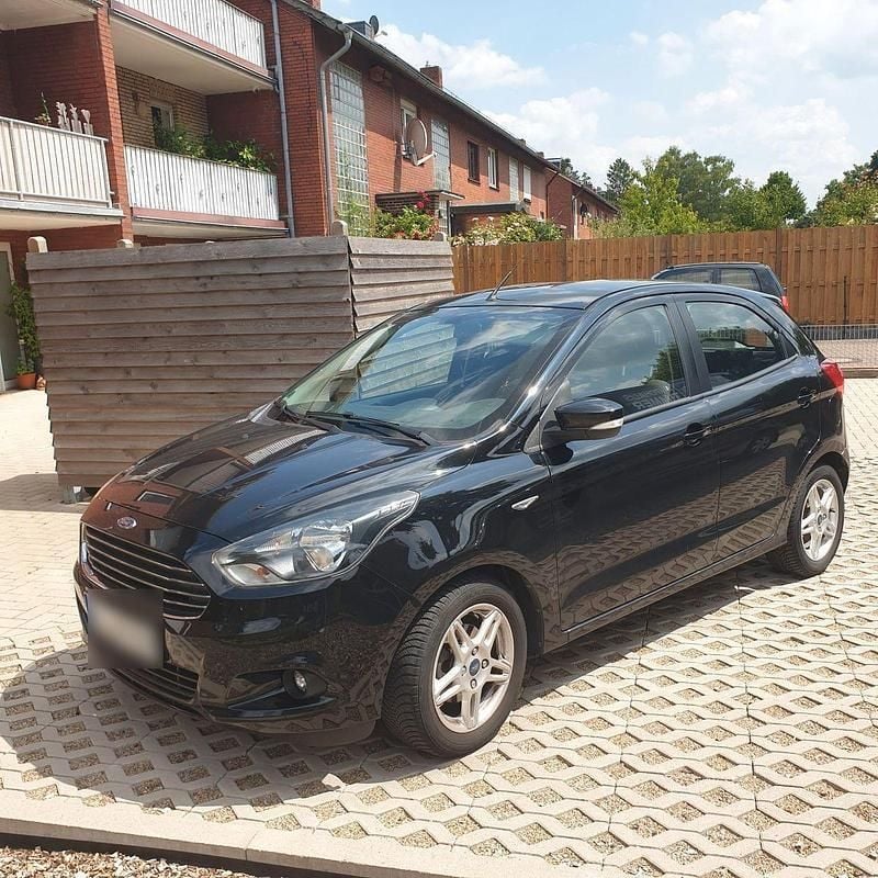Schwarz Gebraucht 2017 Ford Ka Plus Cool & Sound Edition Kleinwagen | 7.500 € (Guter Preis) - Bild 1/4