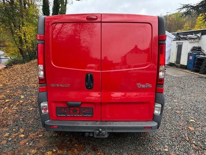 Gebraucht Renault Trafic 114 PS (83 kW) 2013 Rot Van / Kleinbus