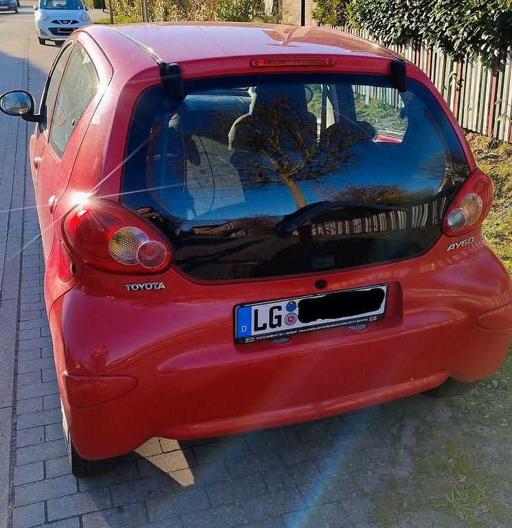 Gebraucht Toyota Aygo 68 PS (50 kW) 2007 Rot Kleinwagen