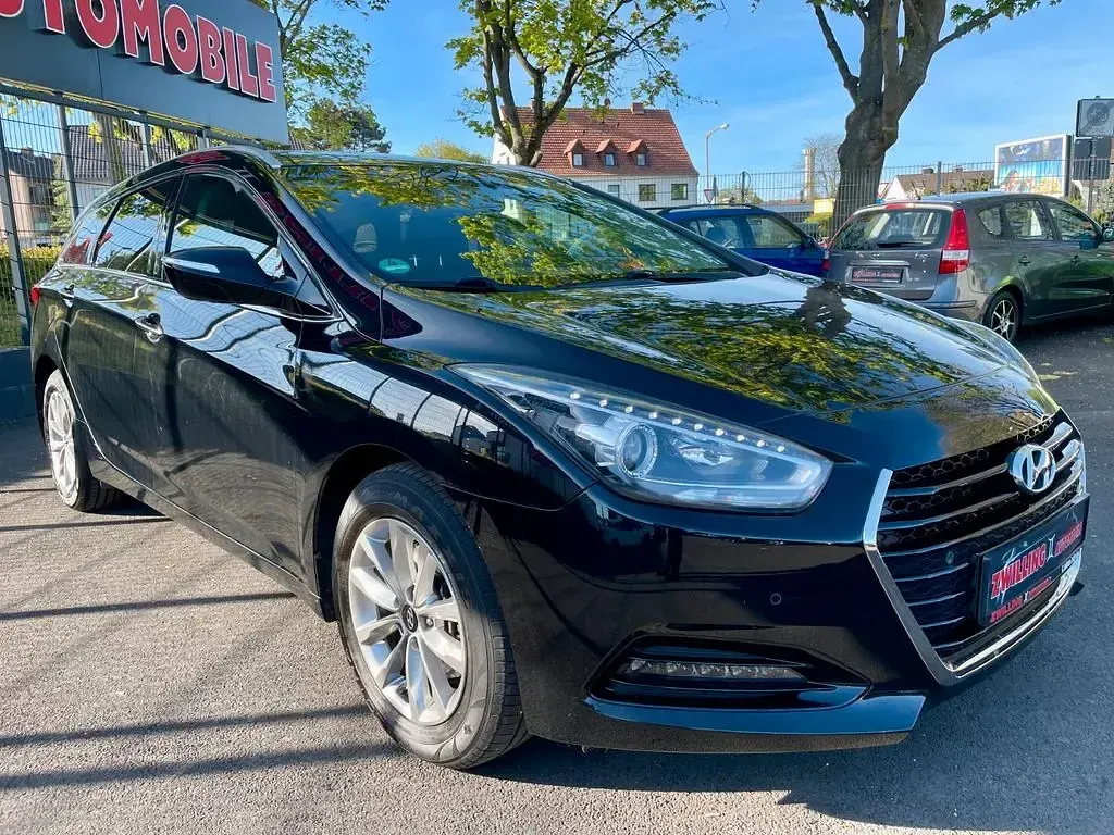 Gebraucht Hyundai i40 Trend 135 PS (99 kW) 2017 Schwarz Kombi