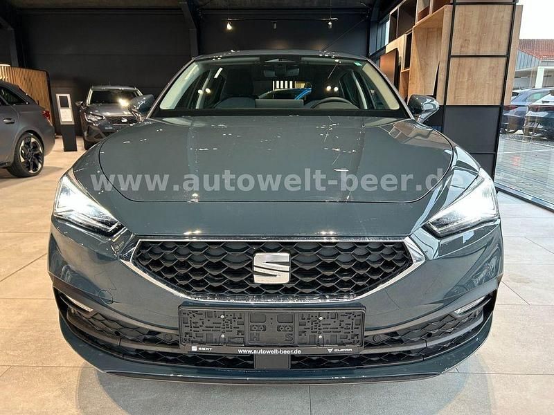 Neu Seat Leon 116 PS (85 kW) 2025 Blau Limousine