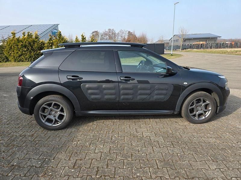 Gebraucht Citroën C4 Cactus Shine 92 PS (67 kW) 2015 Schwarz Kleinwagen