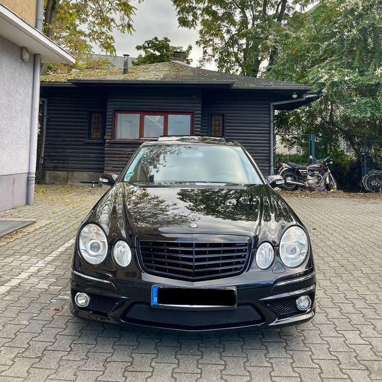 Schwarz Gebraucht 2003 Mercedes E320 AMG Limousine | 9.000 € (Fairer Preis) - Bild 1/4