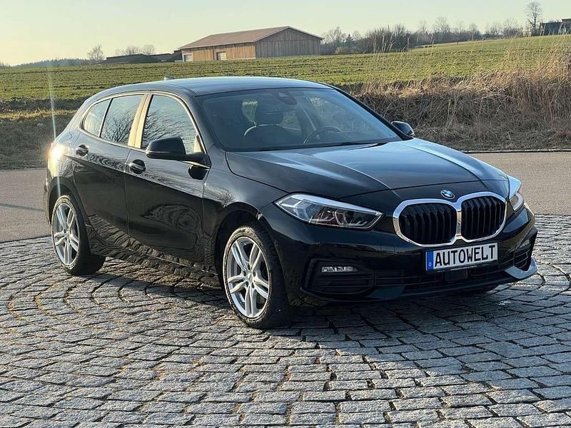 Gebraucht BMW 120 178 PS (130 kW) 2023 Schwarz ii/bonnet fluid black Kleinwagen