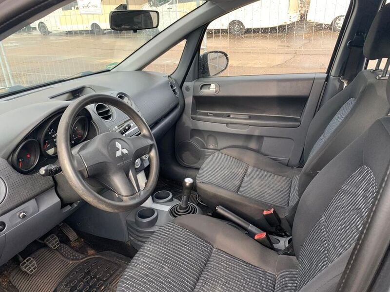 Gebraucht Mitsubishi Colt Inform 95 PS (69 kW) 2008 Grau Limousine