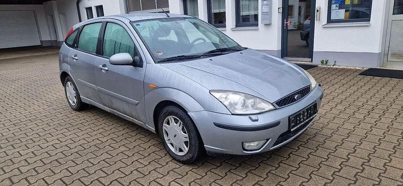 Gebraucht Ford Focus Ghia 101 PS (74 kW) 2003 Silber Limousine