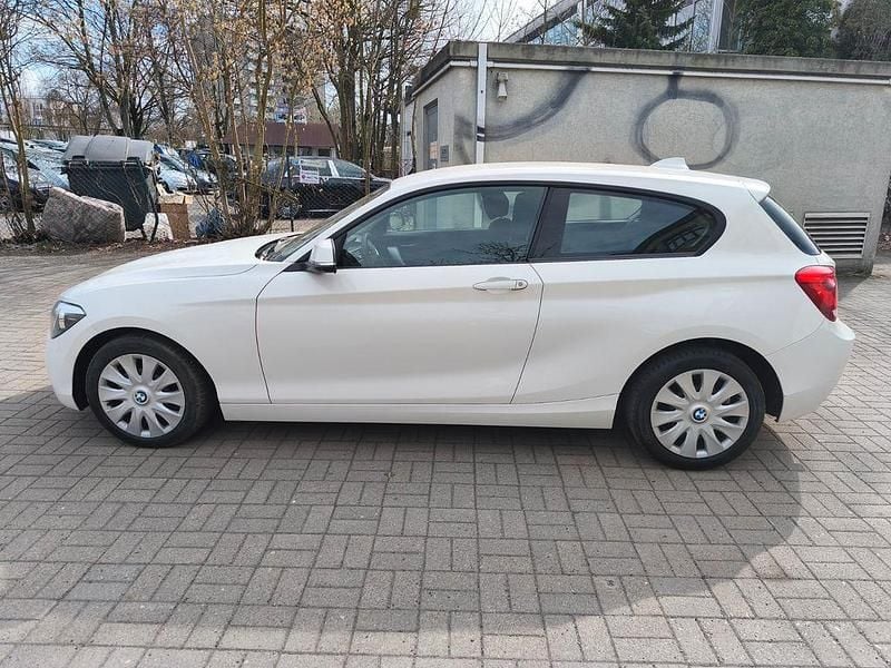 Gebraucht BMW 114 102 PS (75 kW) 2012 Weiß Kleinwagen