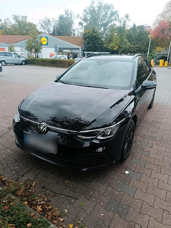 Schwarz Gebraucht 2023 VW Golf VIII Life Kombi | 17.700 € (Superpreis) - Bild 1/4