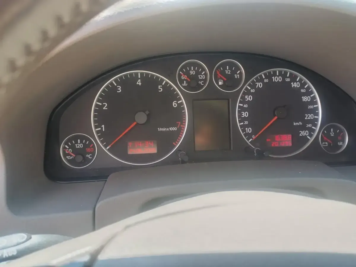 Gebraucht Audi A6 220 PS (161 kW) 2001 Blau Kombi