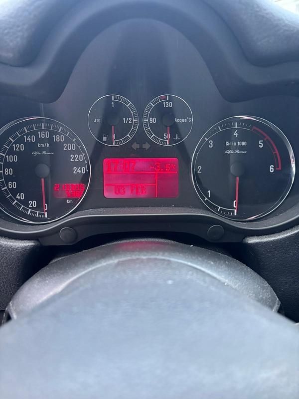 Gebraucht Alfa Romeo 147 120 PS (88 kW) 2008 Schwarz Kleinwagen