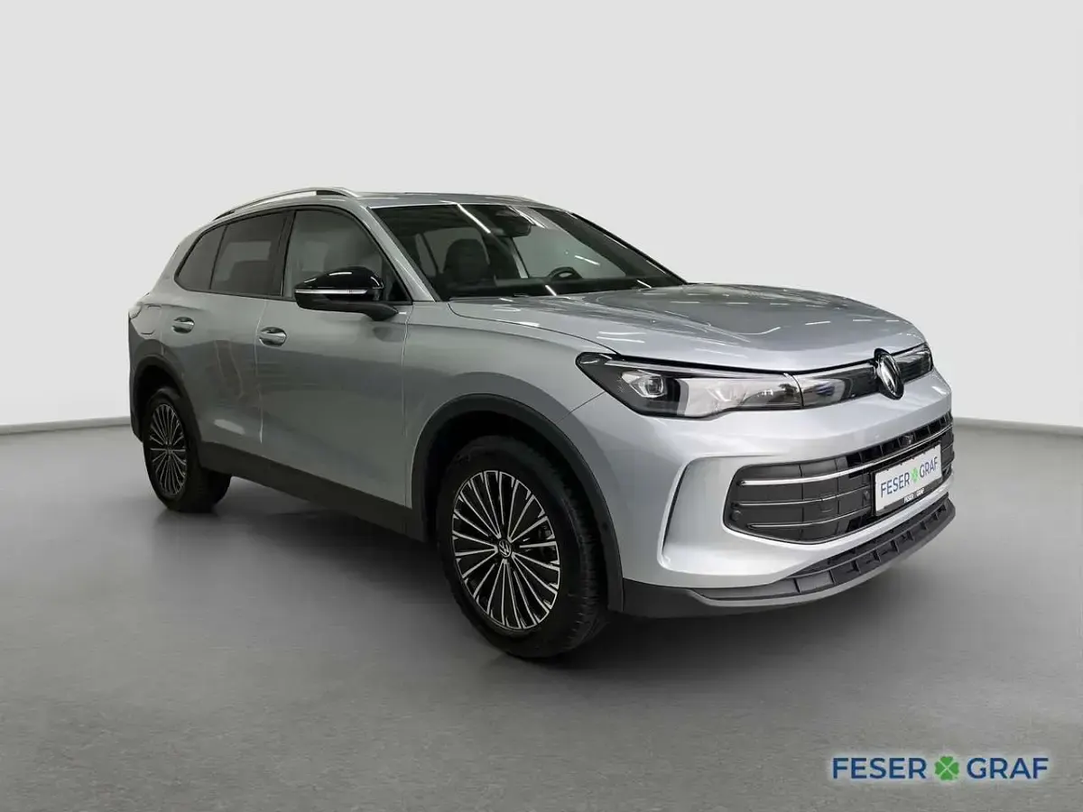 Gebraucht VW Tiguan Goal 193 PS (141 kW) 2024 Oyster silver metallic SUV