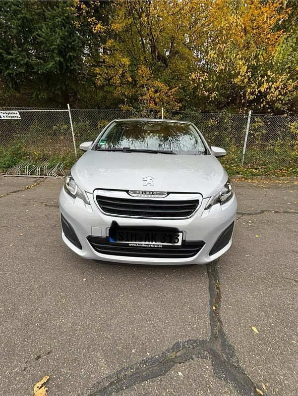 Silber Gebraucht 2016 Peugeot 108 Kleinwagen | 5.999 € (Guter Preis) - Bild 1/4