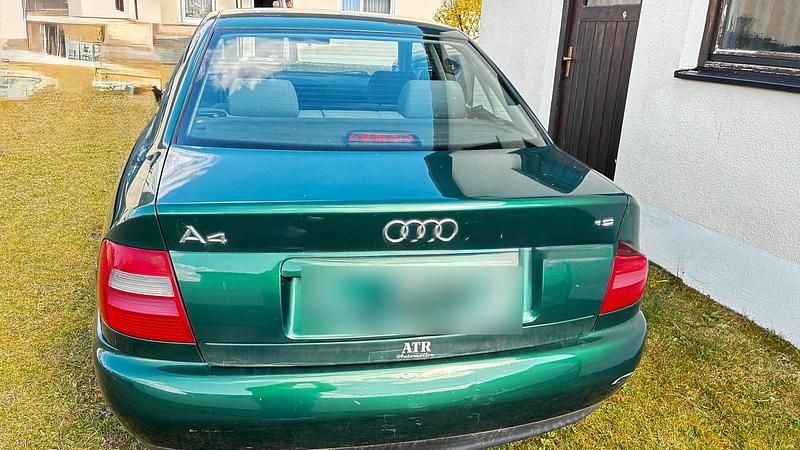 Usata Audi A4 125 CV (91 kW) 1996 Verde Berlina