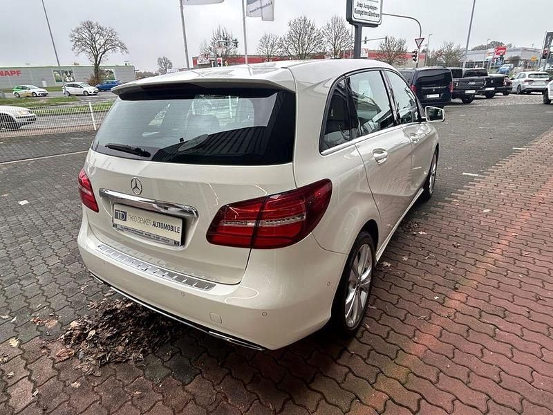 Gebraucht Mercedes B220 184 PS (135 kW) 2017 Weiß Van / Kleinbus