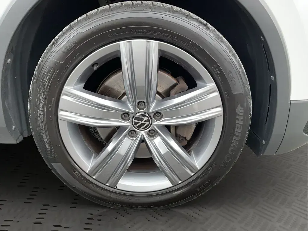Gebraucht VW Tiguan Allspace Elegance 190 PS (139 kW) 2022 Weiß SUV