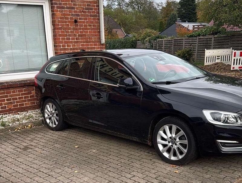 Gebraucht Volvo V60 Momentum 190 PS (139 kW) 2015 Schwarz Kombi