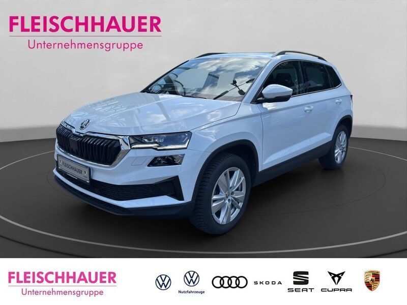 Weiss Gebraucht 2024 Skoda Karoq Selection SUV | 29.470 € (Guter Preis) - Bild 1/4