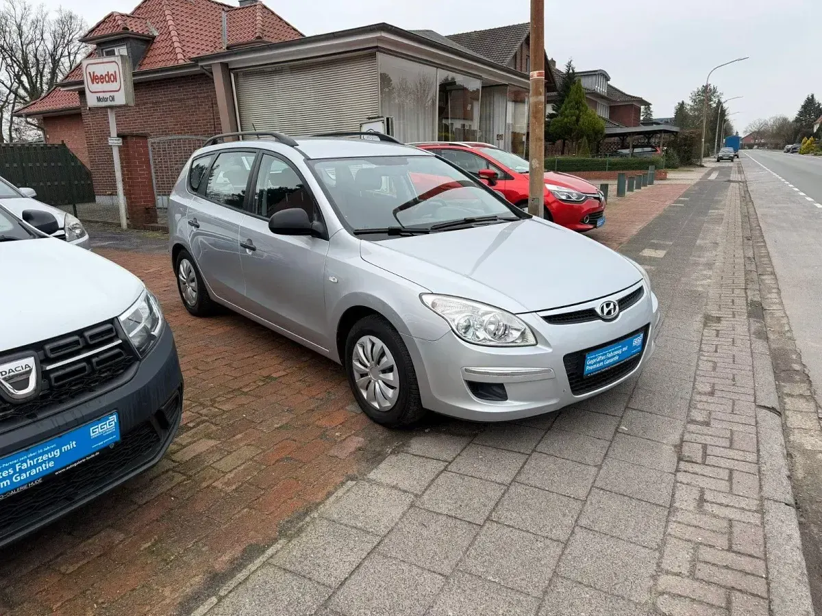 Gebraucht Hyundai i30 Edition+ 126 PS (92 kW) 2009 Silber Kombi