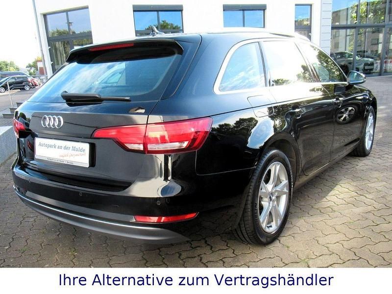Używany Audi A4 S-Line 150 KM (110 kW) 2018 Czarny Kombi