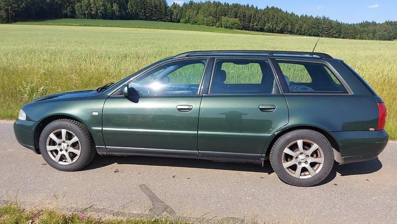Grün Gebraucht 2001 Audi A4 Kombi | 1.150 € (Guter Preis) - Bild 1/4