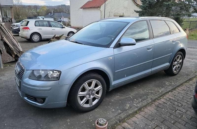 Używany Audi A3 Attraction 105 KM (77 kW) 2005 Niebieski Hatchback