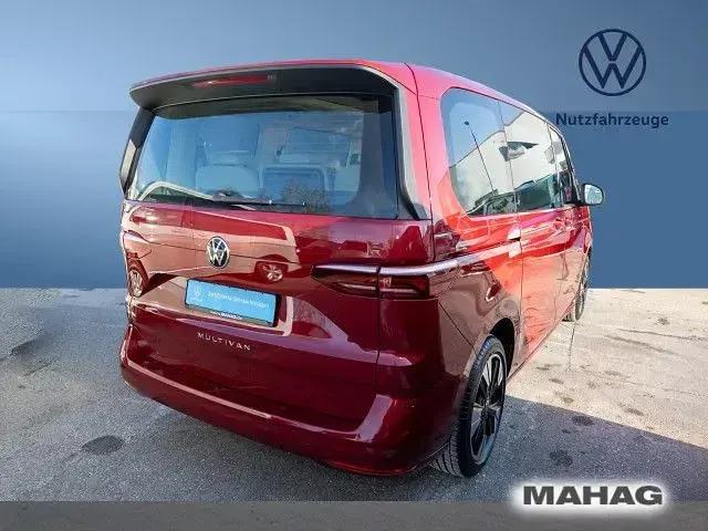 Gebraucht VW Multivan Life 150 PS (110 kW) 2024 Rot Van / Kleinbus