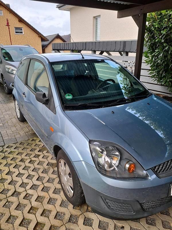 Blau Gebraucht 2007 Ford Fiesta Kleinwagen | 1.700 € (Etwas zu teuer) - Bild 1/4