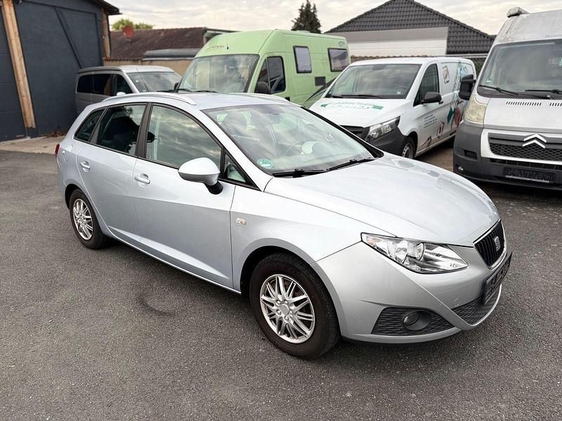 Silber Gebraucht 2011 Seat Ibiza ST Style Kombi | 2.490 € - Bild 1/4