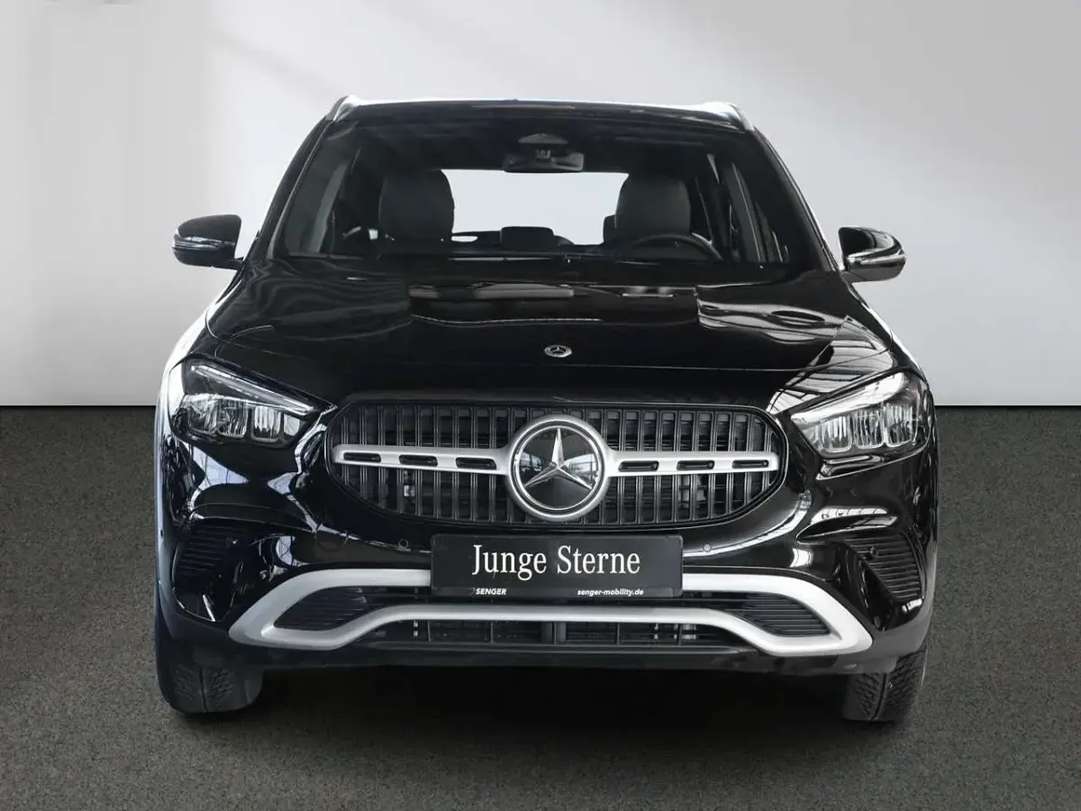 Gebraucht Mercedes GLA200 163 PS (119 kW) 2024 Schwarz SUV