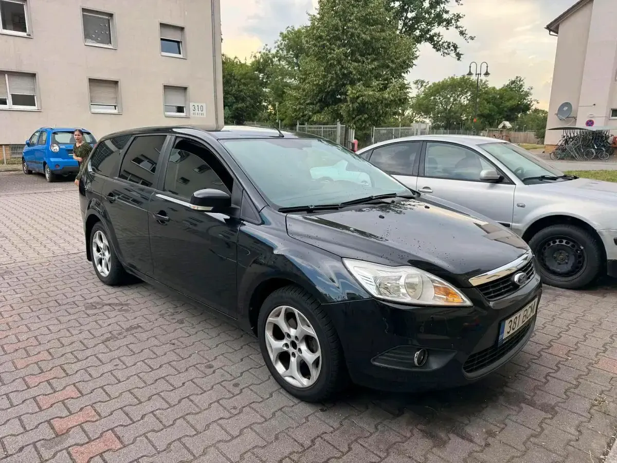 Gebraucht Ford Focus 80 PS (58 kW) 2010 Schwarz Limousine
